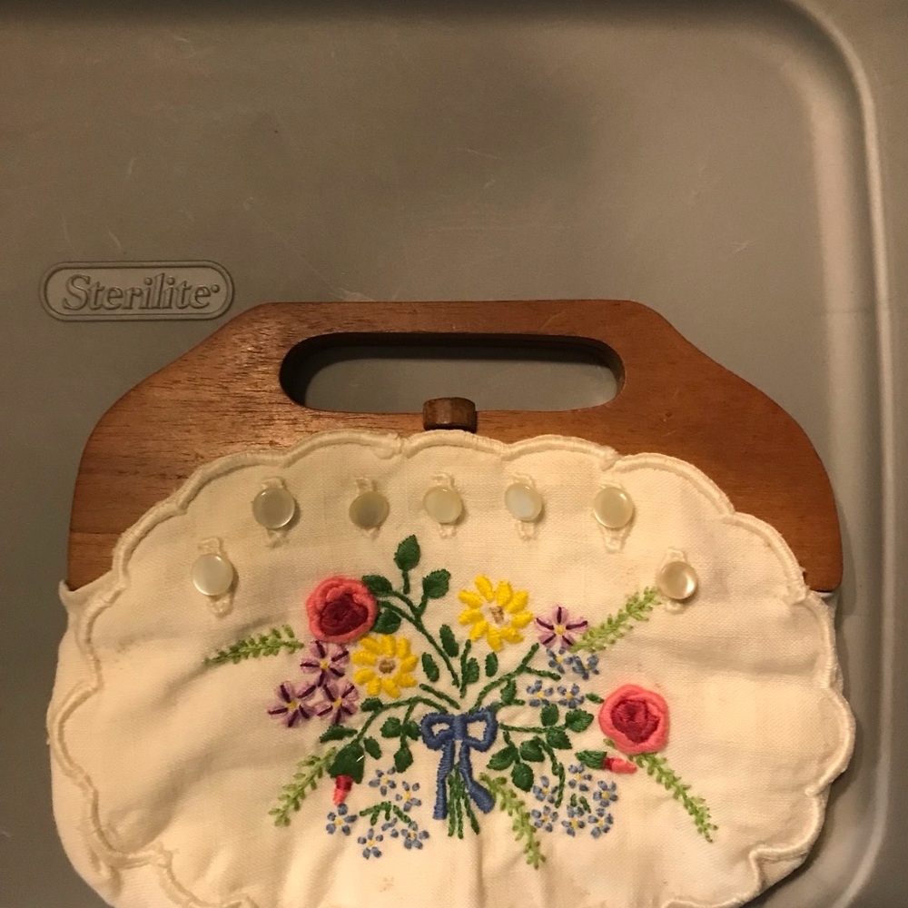 Vintage linen/embroidered sweet handbag * has been in trunk 30+ years